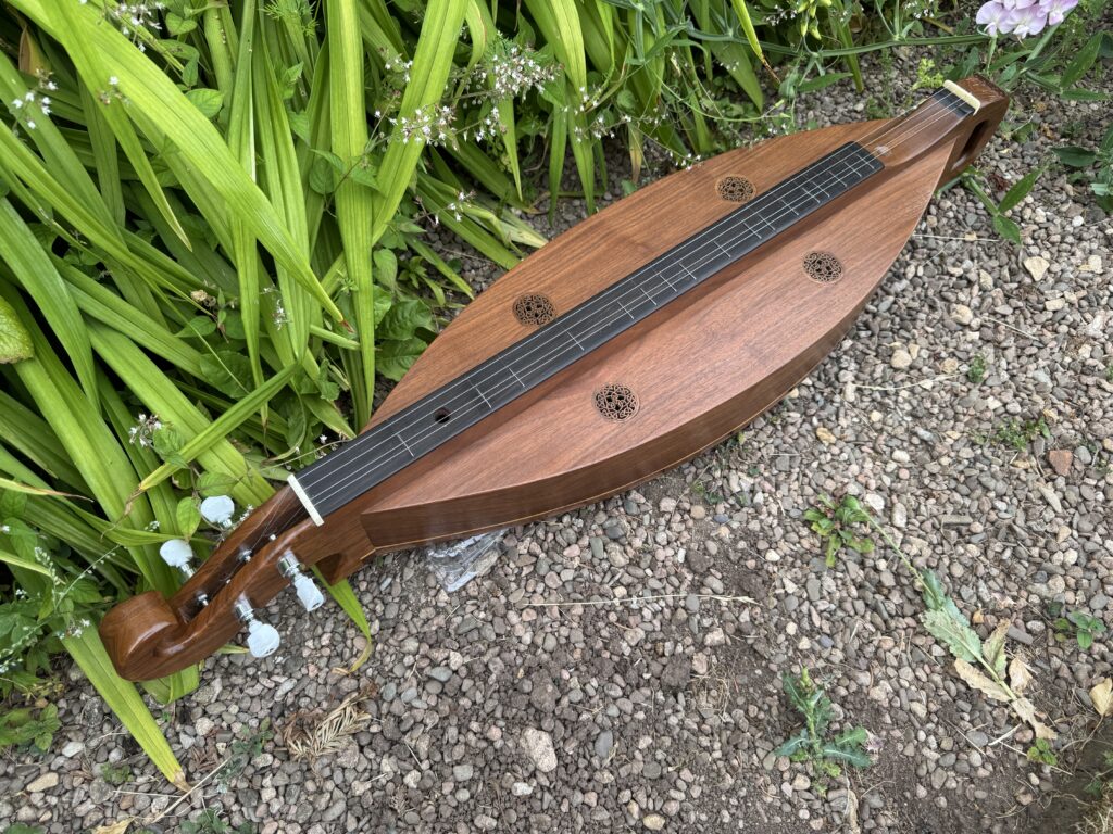 Galax style dulcimer